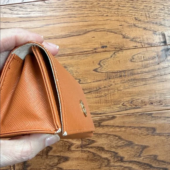 Tory Burch Tortoise Sunglasses and Orange Case - Picture 7 of 7